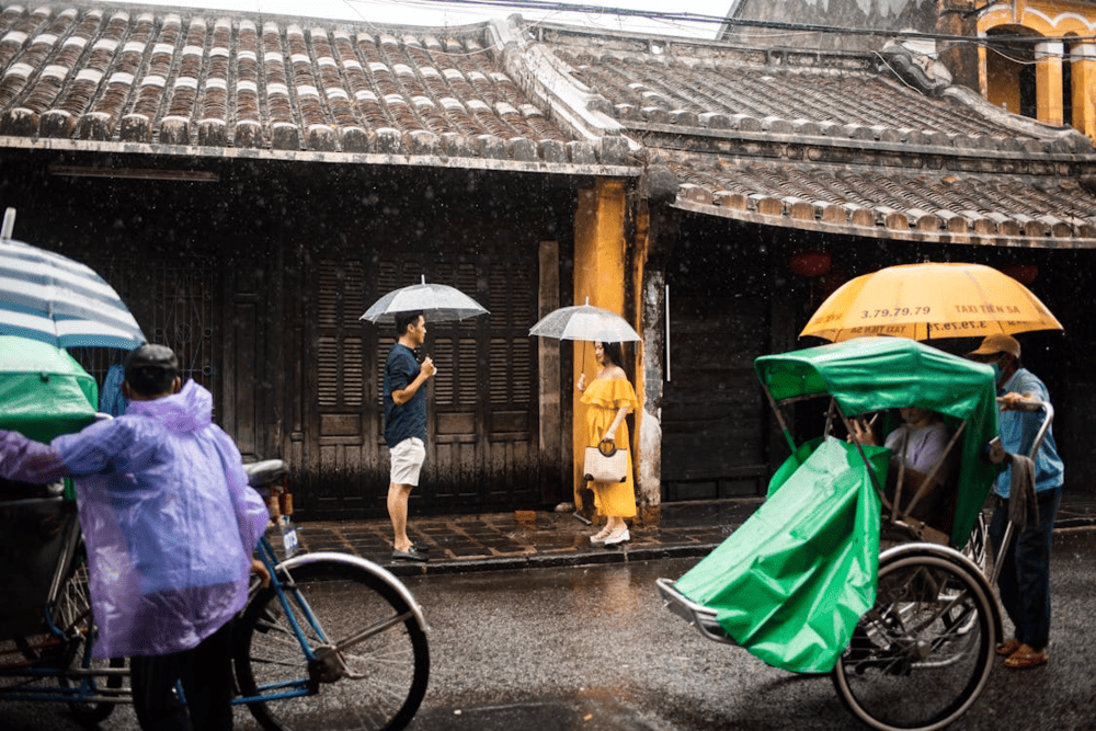 Travelers are advised to bring a light jacket and a hat, as sudden showers may occur anywhere in Vietnam during October (Source: Pexels)